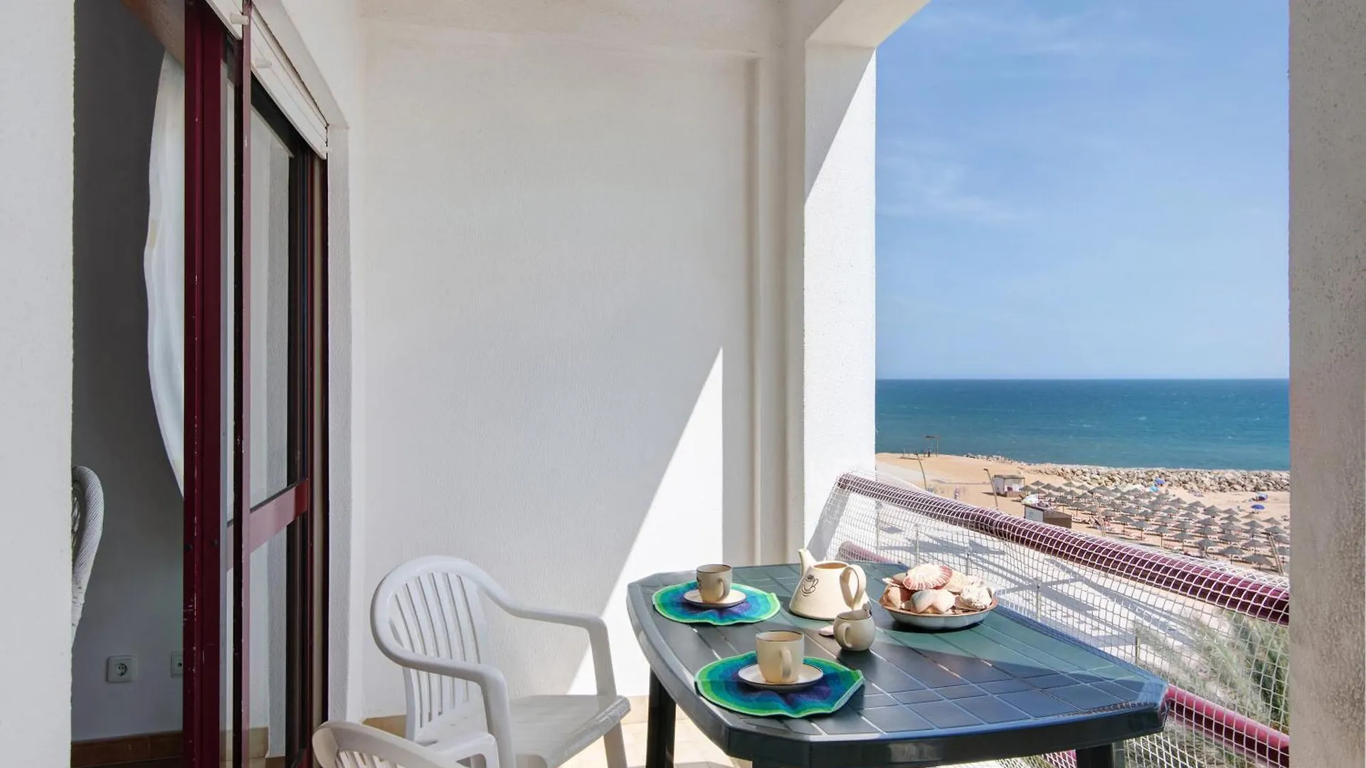 Beachfront Apartment T2 Quarteira 0*,  Πορτογαλία